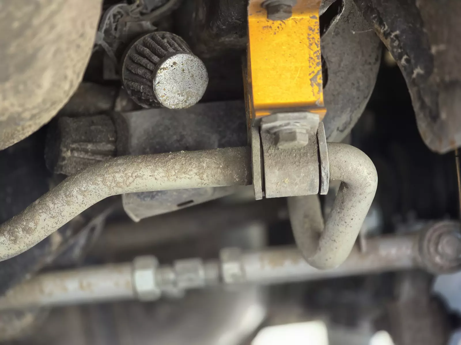 Suspension detail and tank vent